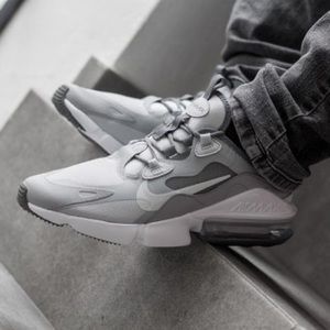 NWT Nike Air Max Infinity 2